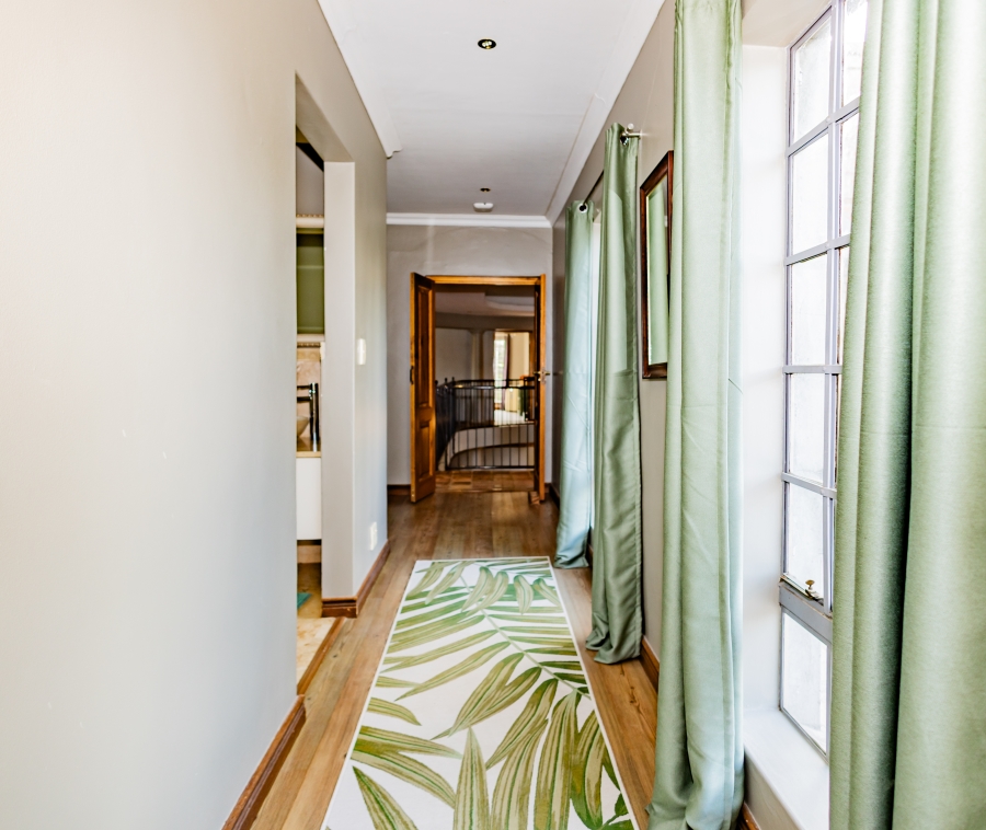 6 Bedroom Property for Sale in Vierlanden Western Cape